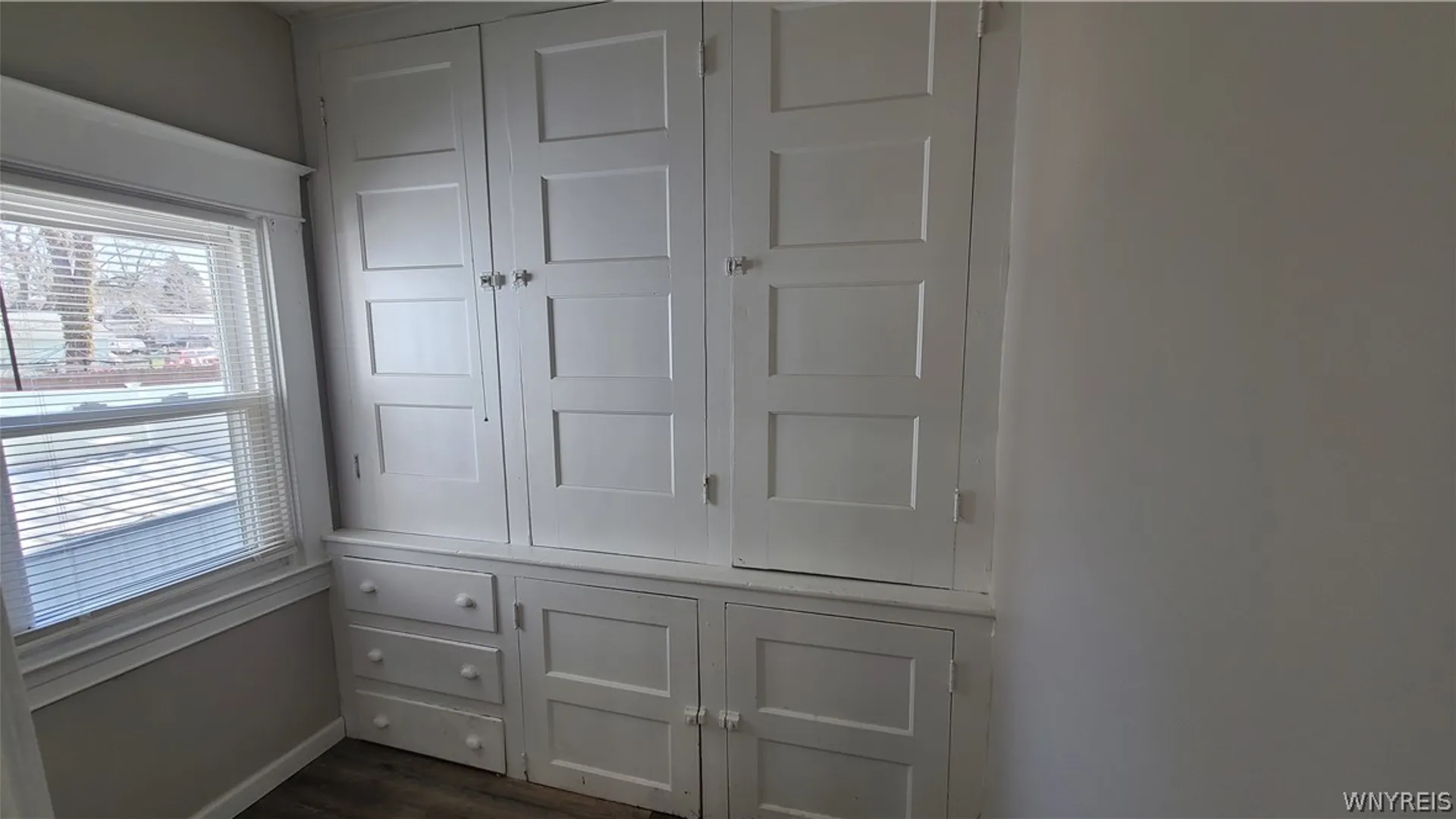 Property at 59 Aldrich Place, Buffalo, NY 14220 10