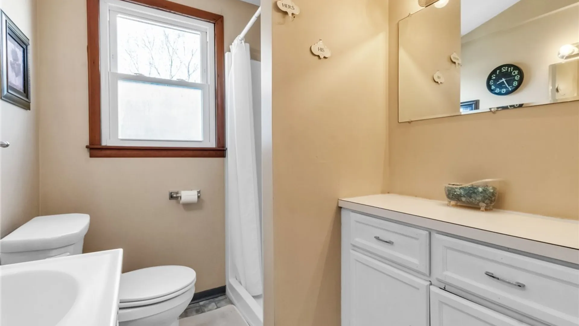 Property at 876 Pioneer Drive, North Tonawanda, NY 14120 33