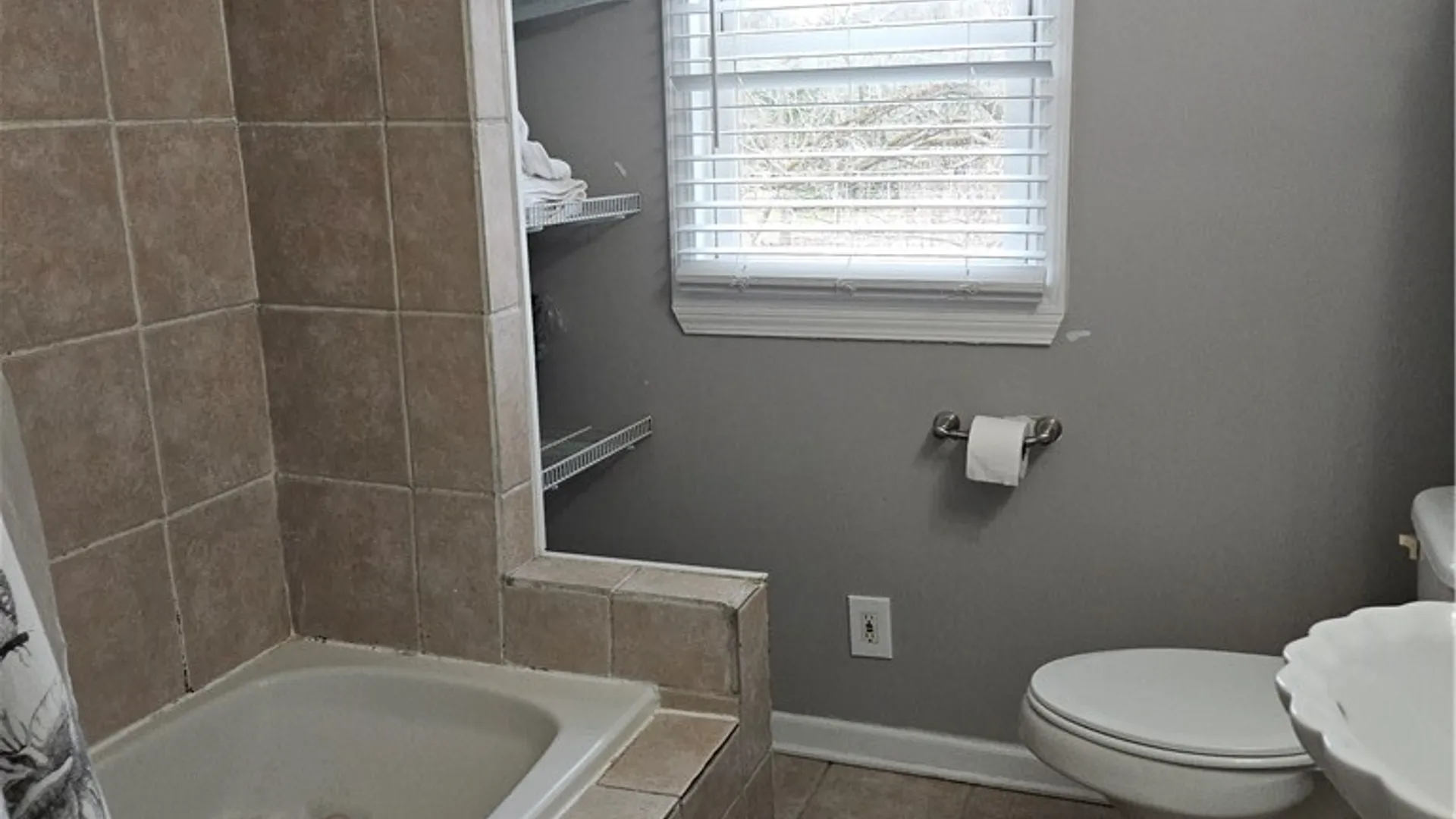 Property at 1214 Saunders Sett Road, Lewiston, NY 14305 14