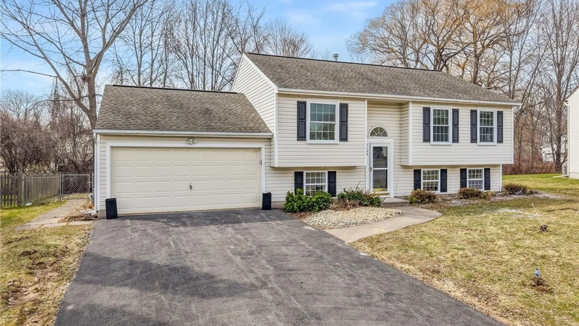 Property at 8196 Rizzo Drive, Clay, NY 13041 5