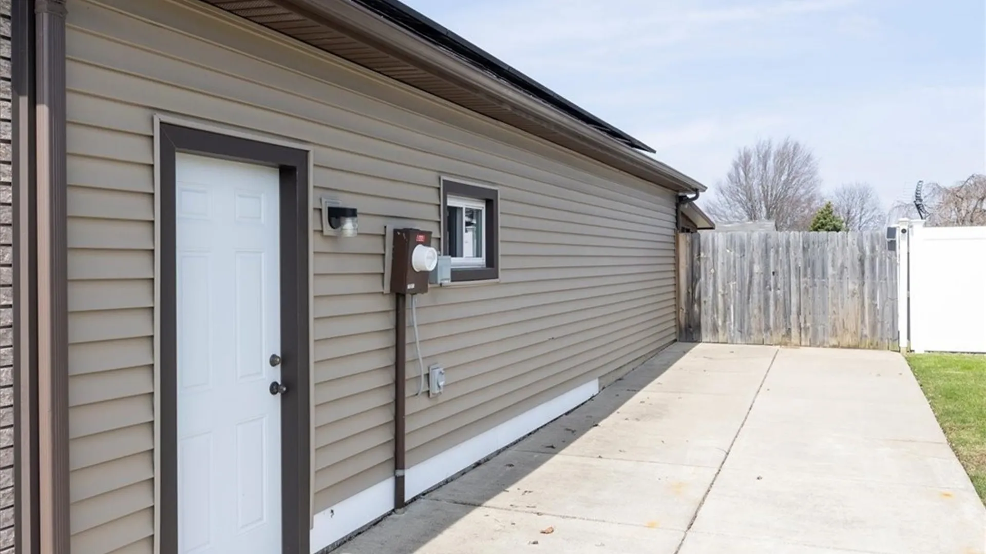 Property at 278 Seine Drive, Cheektowaga, NY 14227 18