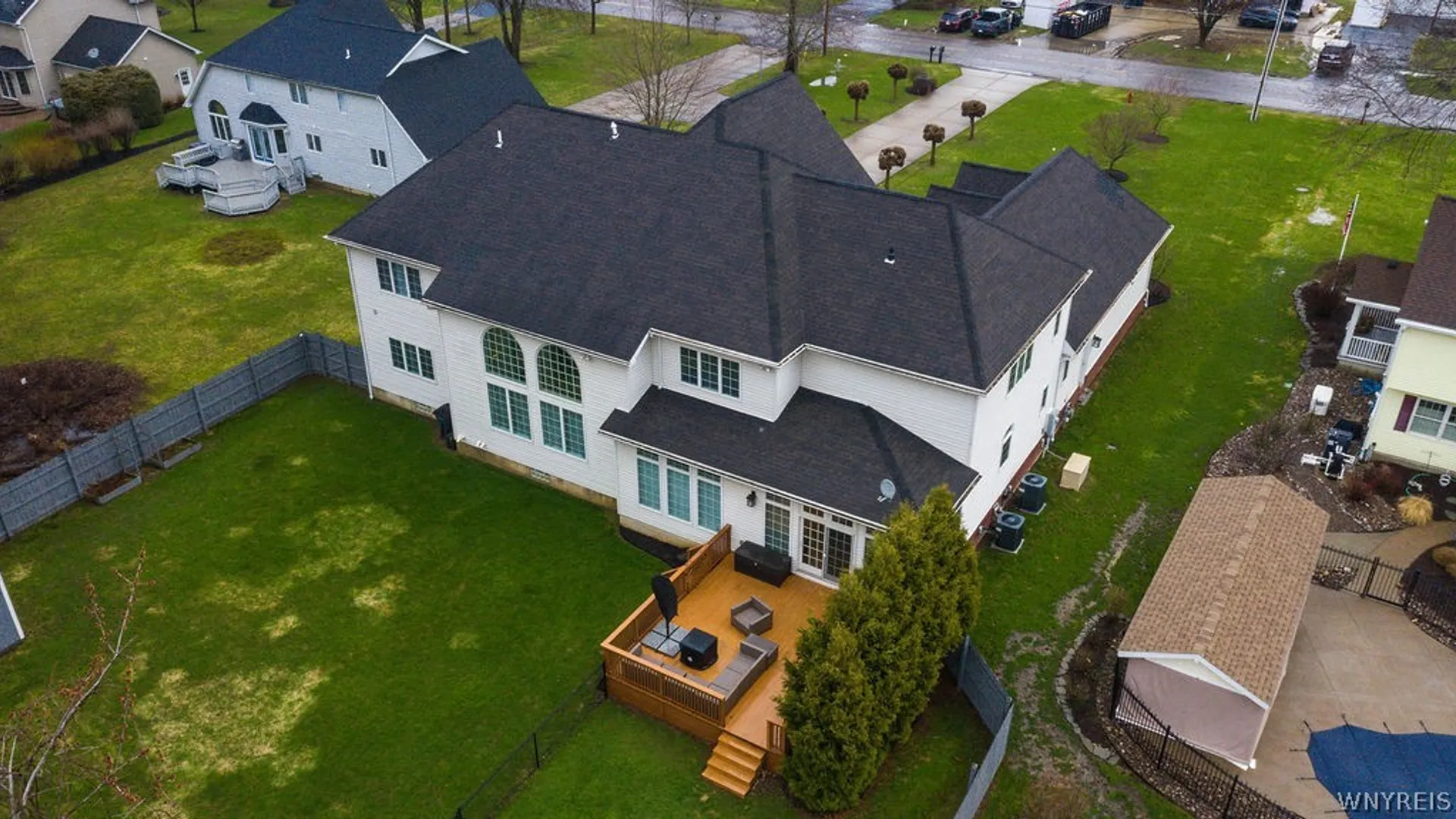 Property at 5010 East River Road, Grand Island, NY 14072 3