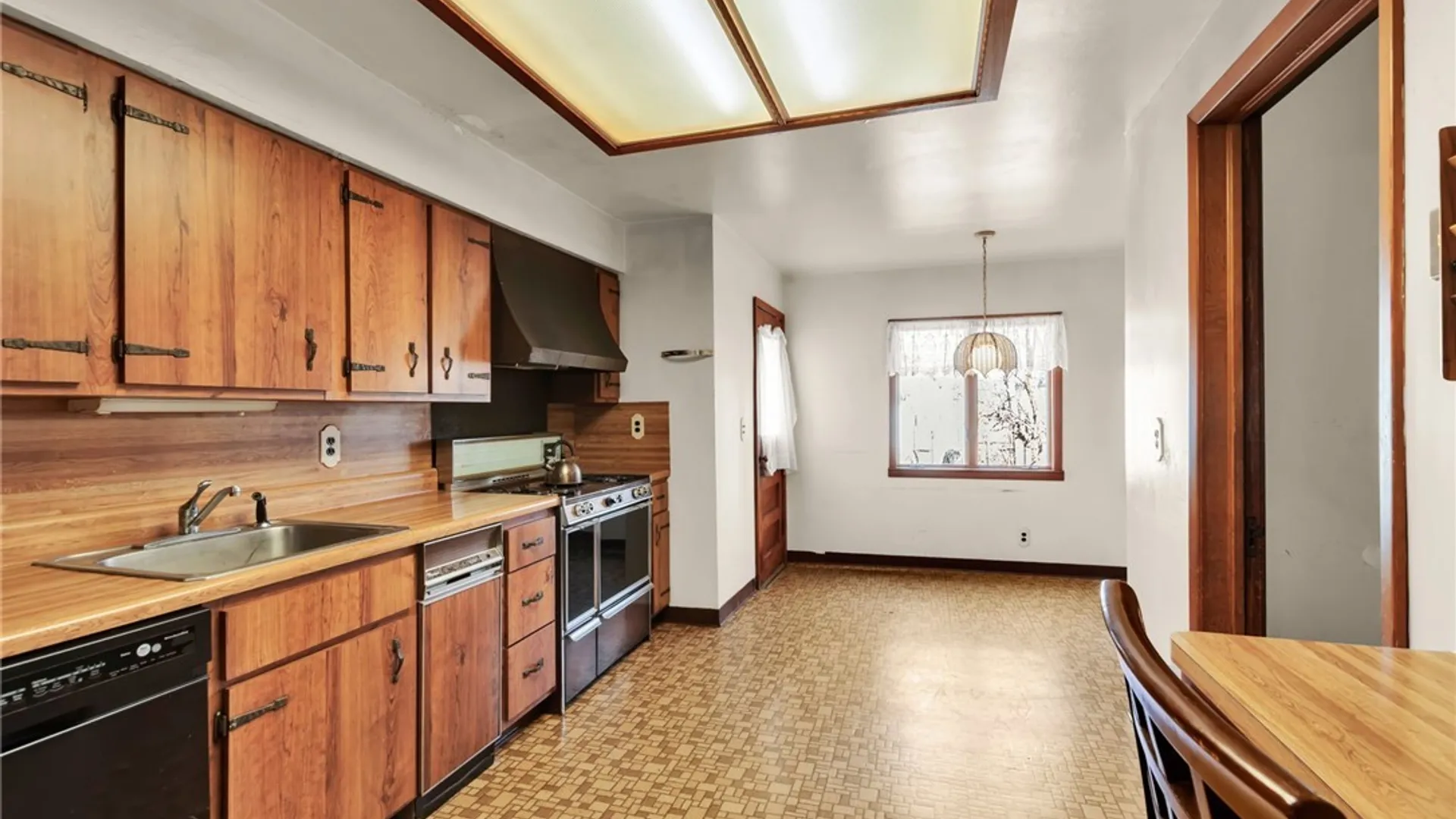 Property at 364 Delavan Avenue, Buffalo, NY 14213 11