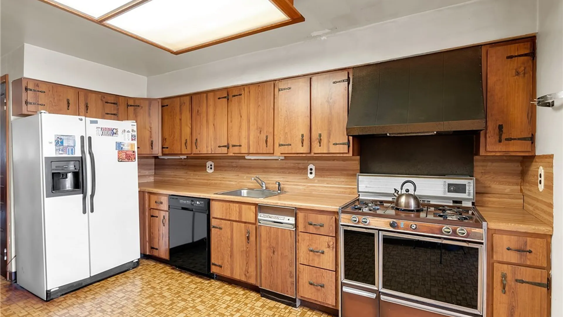 Property at 364 Delavan Avenue, Buffalo, NY 14213 13