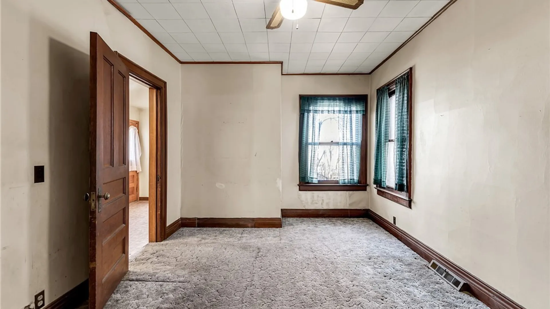 Property at 364 Delavan Avenue, Buffalo, NY 14213 15