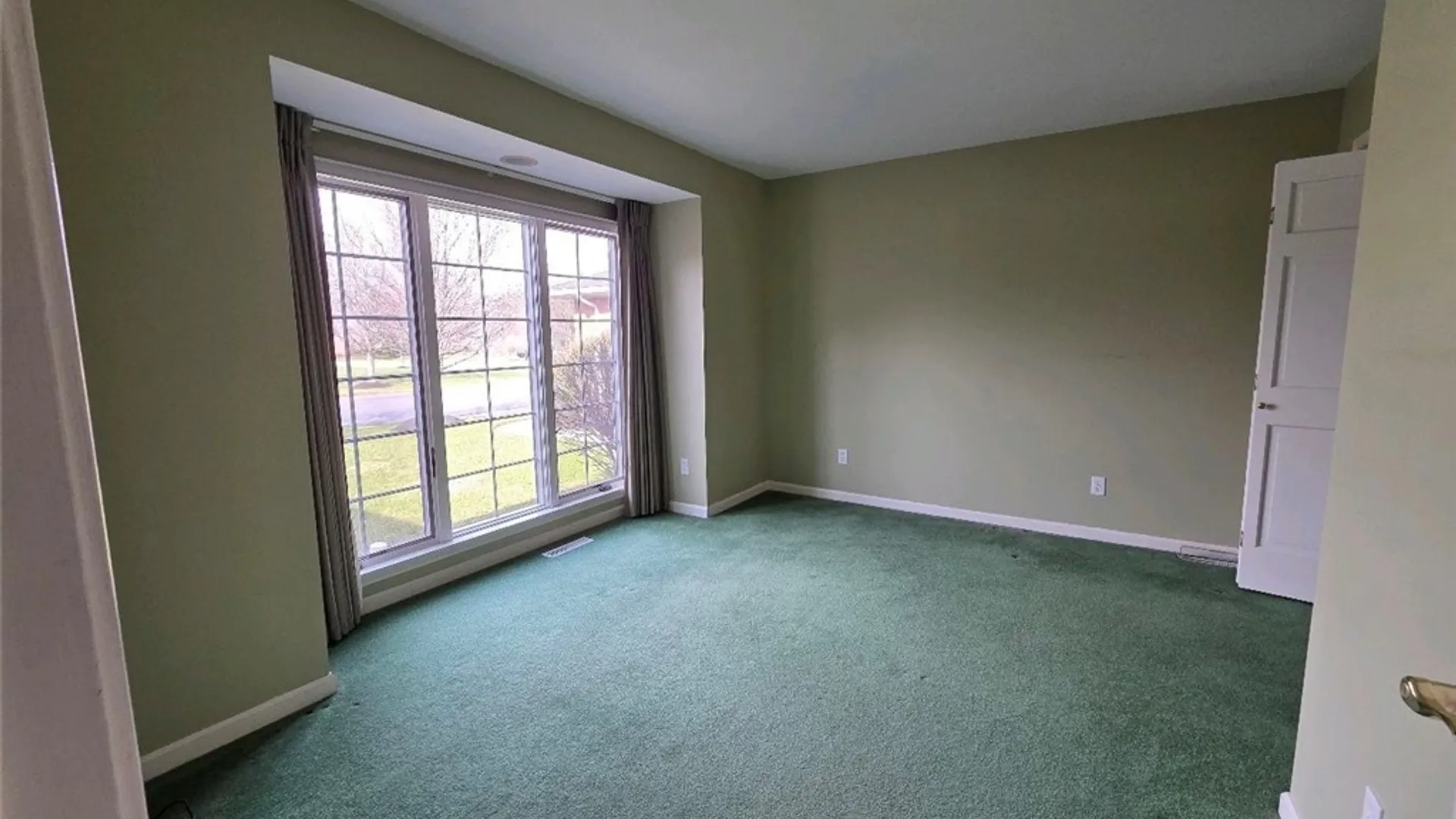 Property at 3 Saint Charles Court, Amherst, NY 14221 16