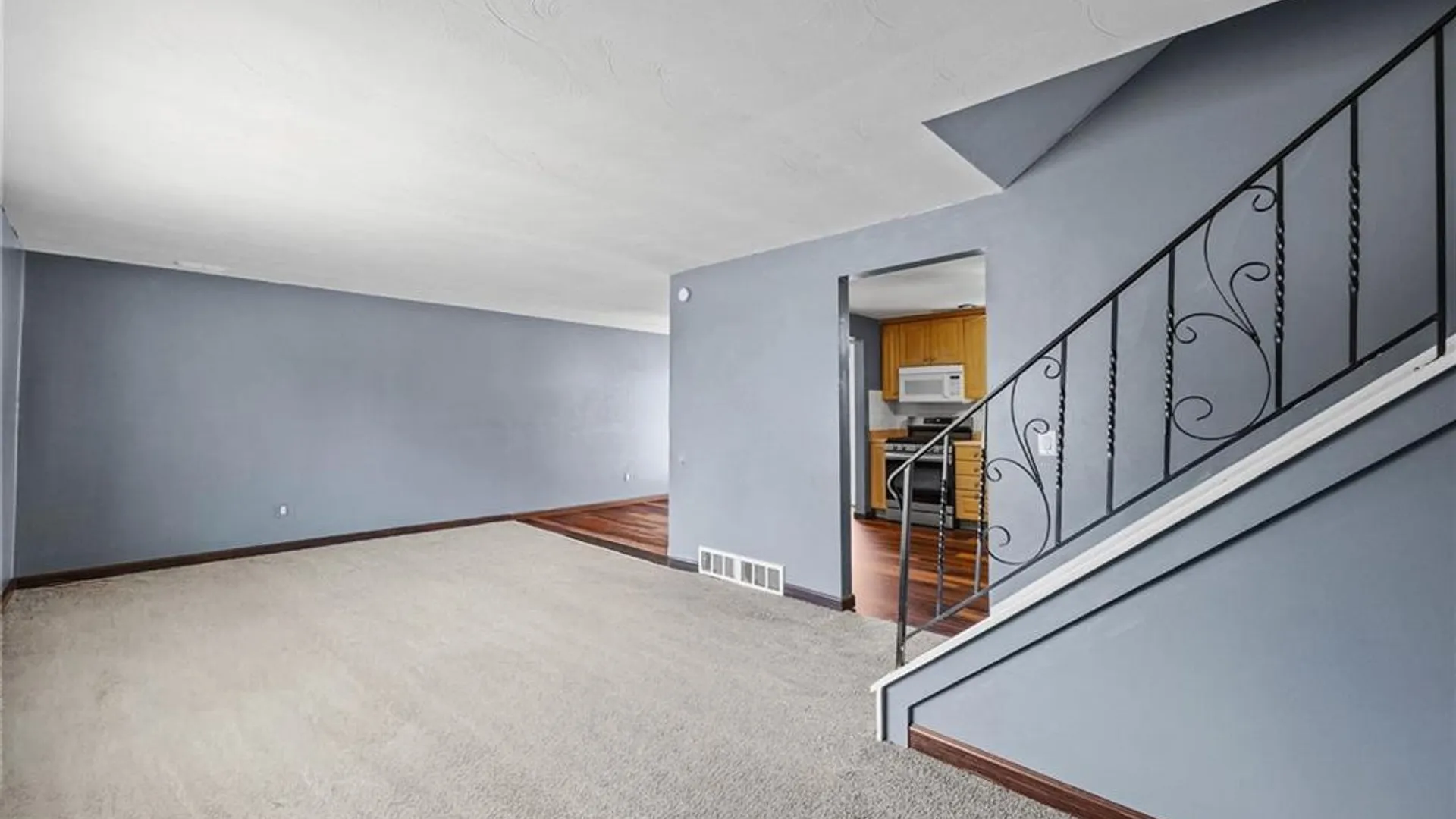 Property at 40 Tradewind Drive, Irondequoit, NY 14617 10