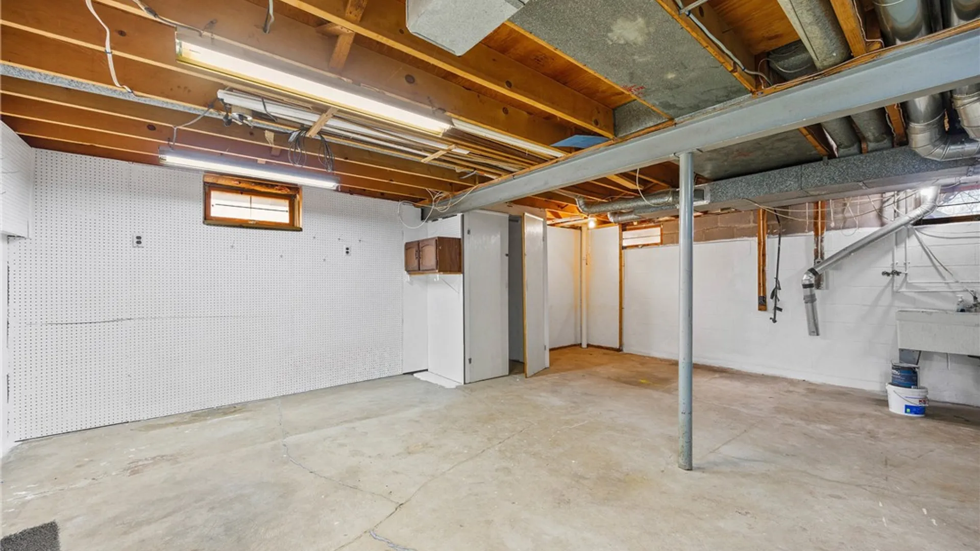 Property at 40 Tradewind Drive, Irondequoit, NY 14617 25