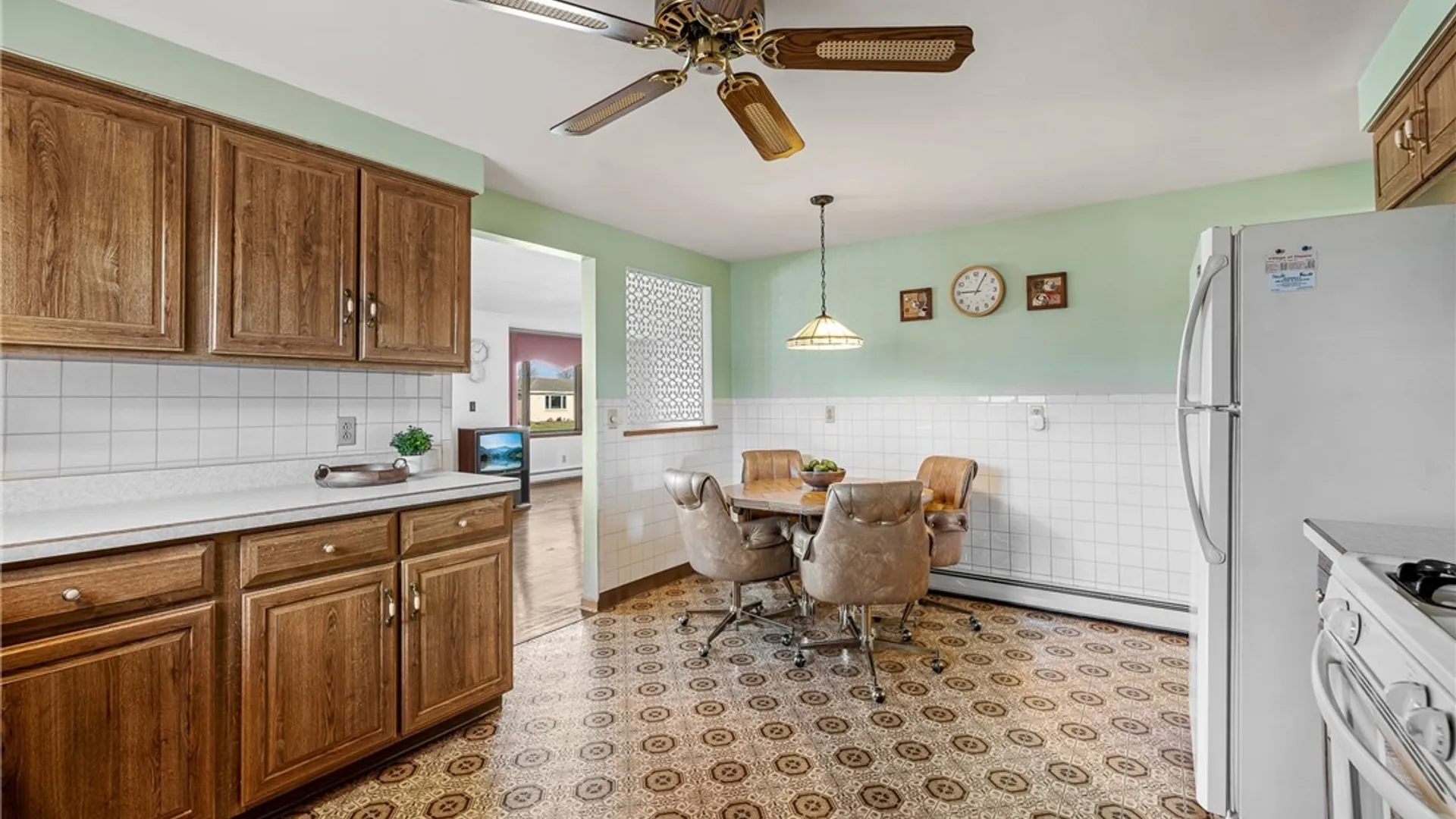 Property at 39 Cardy Lane, Cheektowaga, NY 14043 10