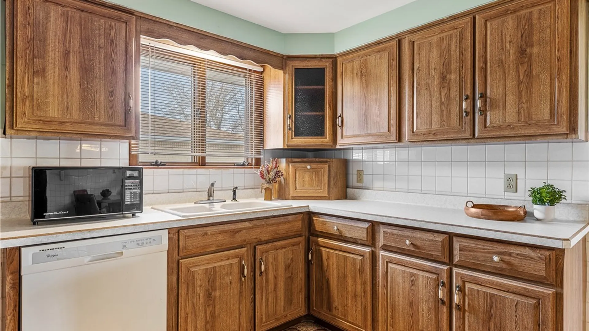 Property at 39 Cardy Lane, Cheektowaga, NY 14043 11