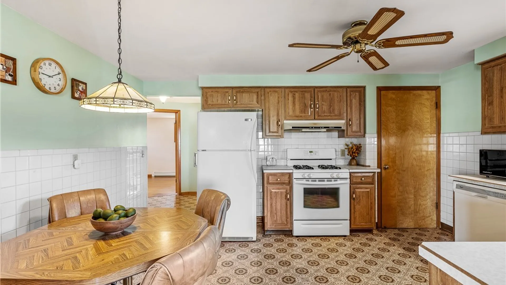 Property at 39 Cardy Lane, Cheektowaga, NY 14043 13
