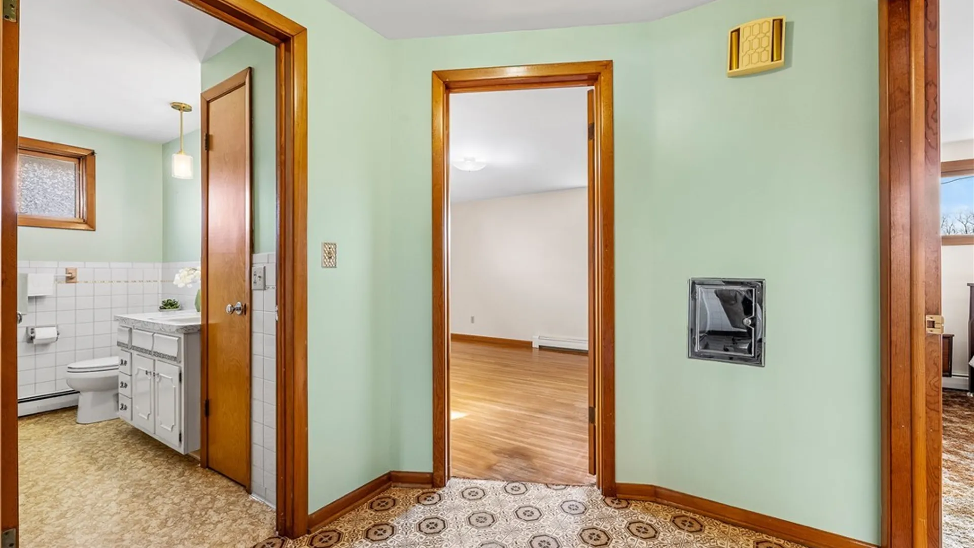 Property at 39 Cardy Lane, Cheektowaga, NY 14043 14