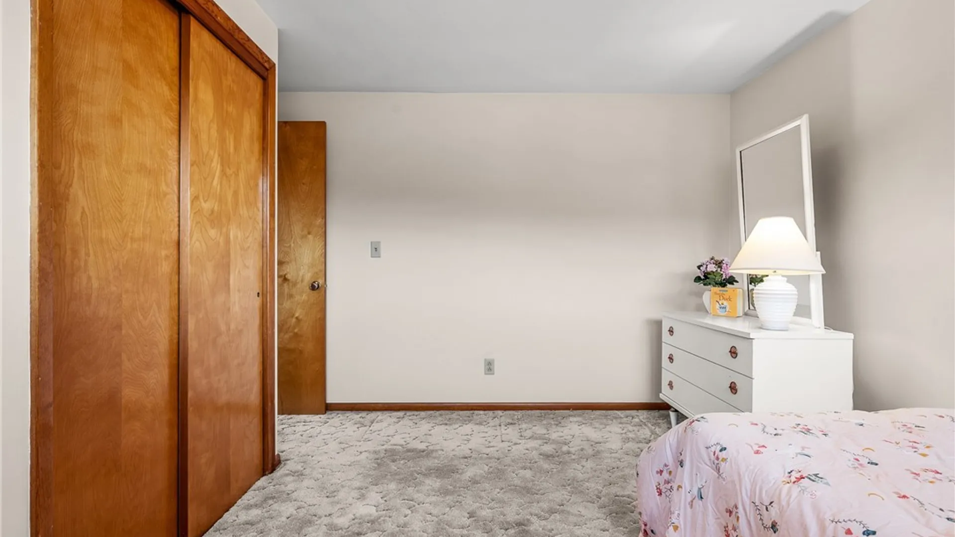 Property at 39 Cardy Lane, Cheektowaga, NY 14043 22