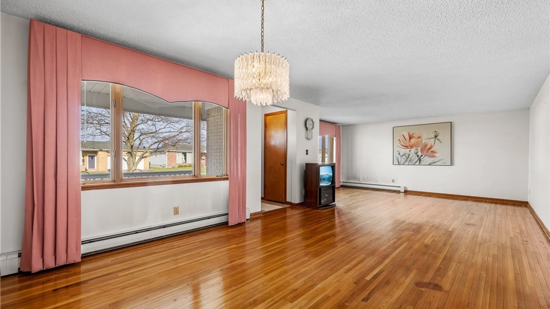 Property at 39 Cardy Lane, Cheektowaga, NY 14043 6