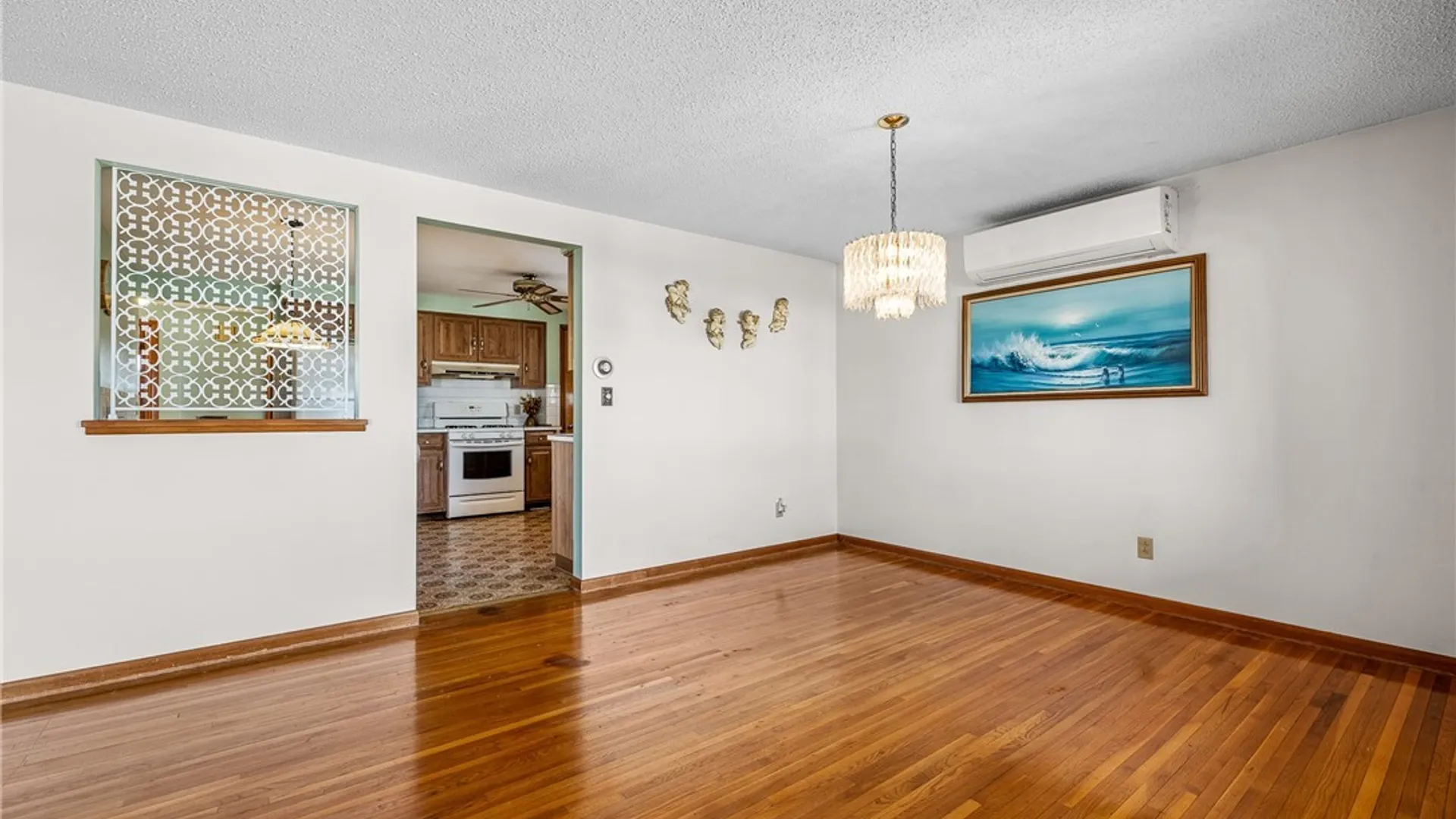 Property at 39 Cardy Lane, Cheektowaga, NY 14043 9