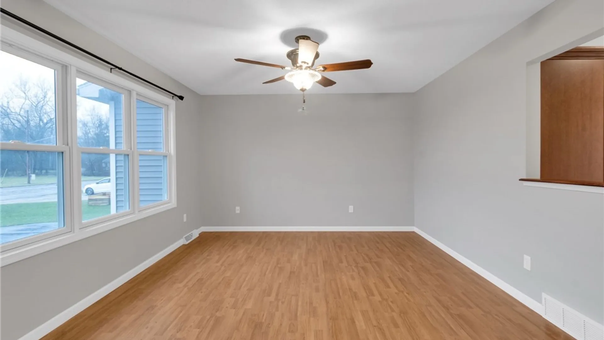 Property at 940 Reserve Road, West Seneca, NY 14224 5