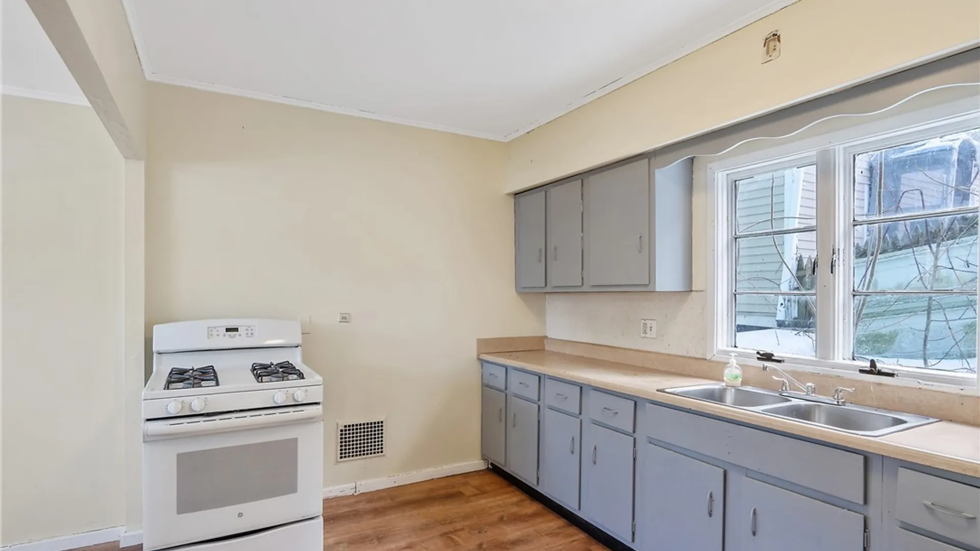 Property at 206 Lamont Avenue, Geddes, NY 13209 15