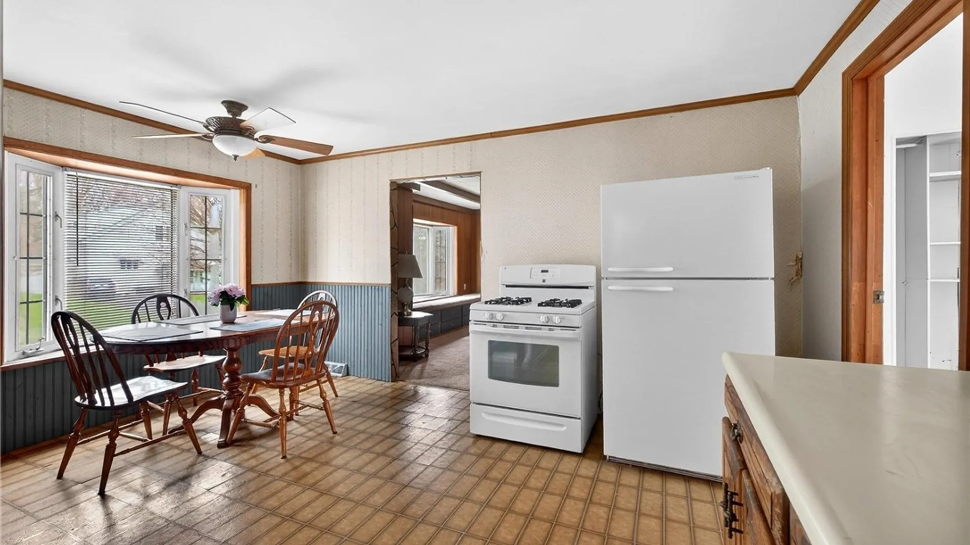 Property at 20 East Avenue, West Seneca, NY 14224 12
