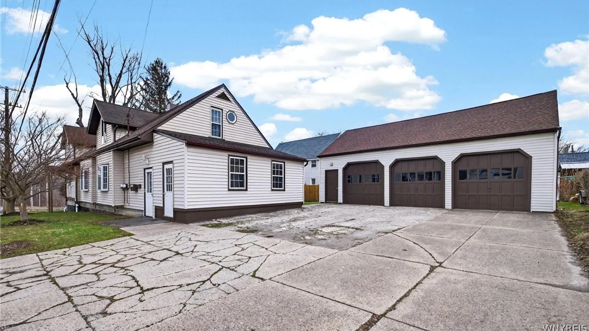 Property at 20 East Avenue, West Seneca, NY 14224 2
