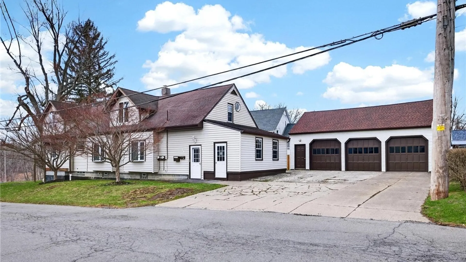 Property at 20 East Avenue, West Seneca, NY 14224 3