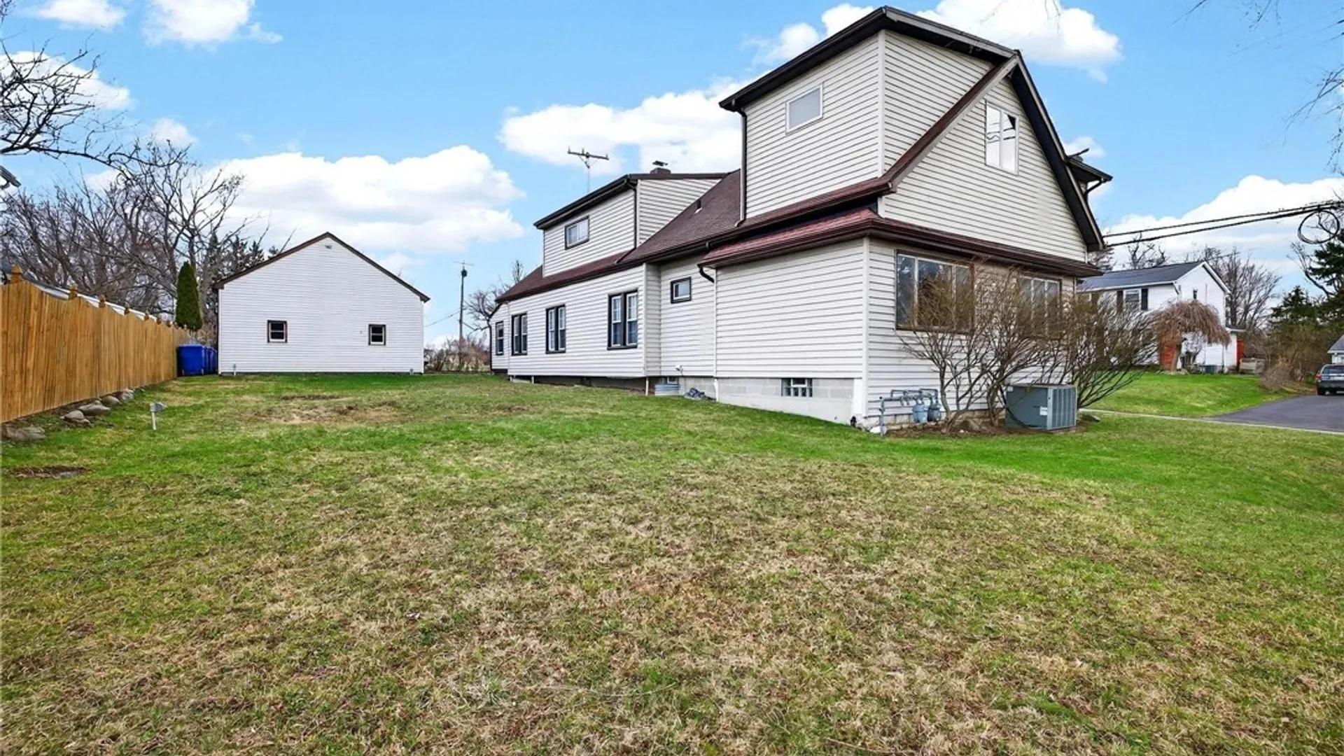 Property at 20 East Avenue, West Seneca, NY 14224 5