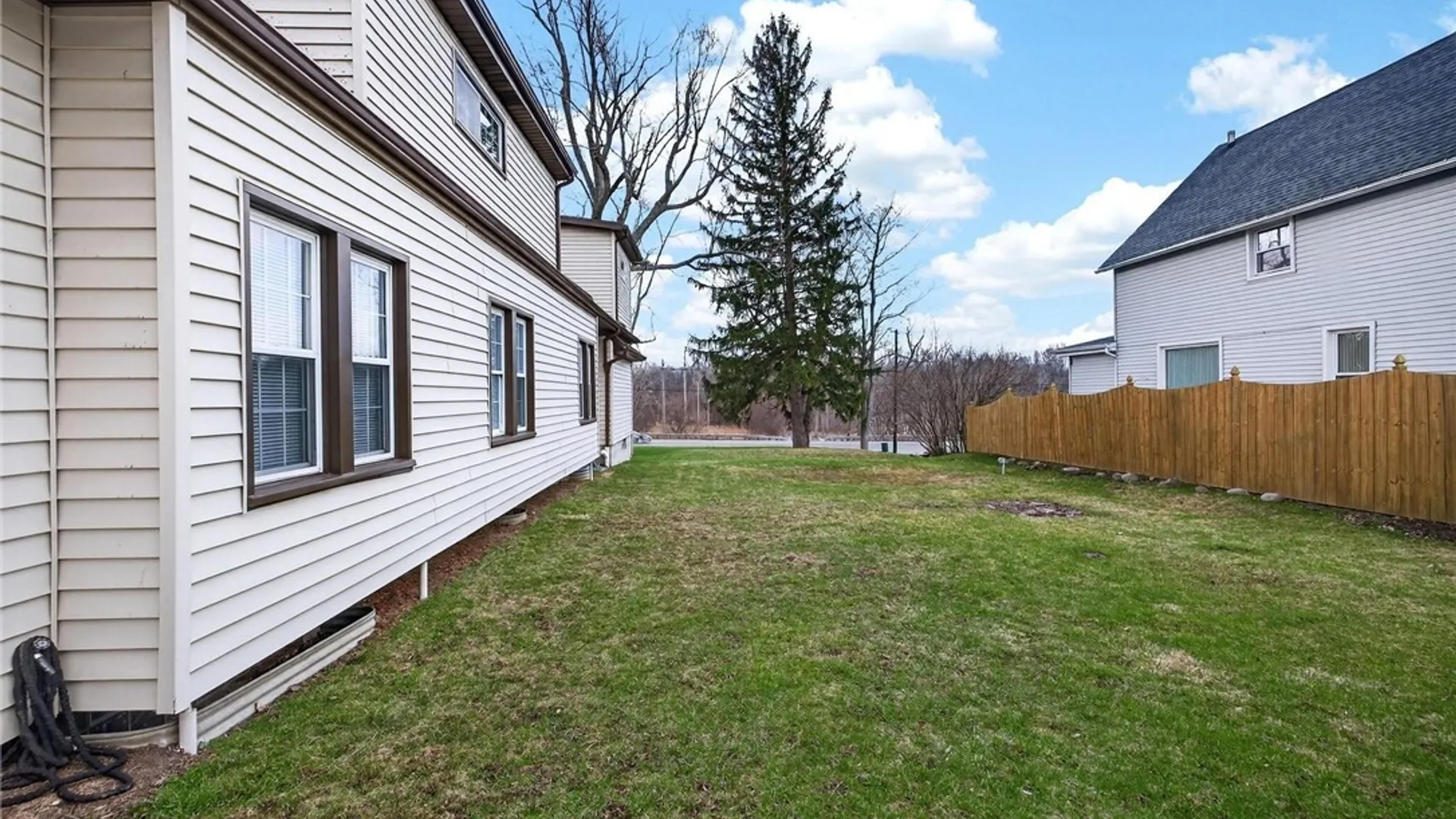 Property at 20 East Avenue, West Seneca, NY 14224 6