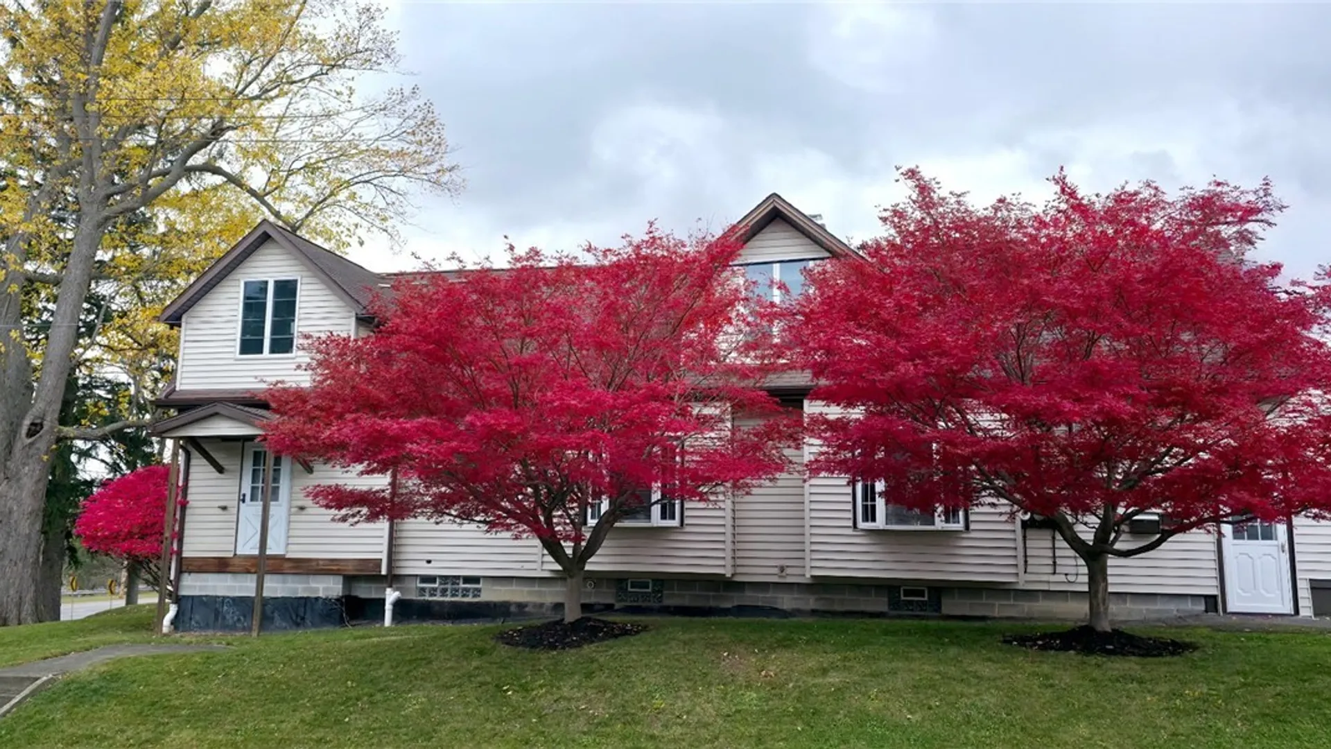 Property at 20 East Avenue, West Seneca, NY 14224 7