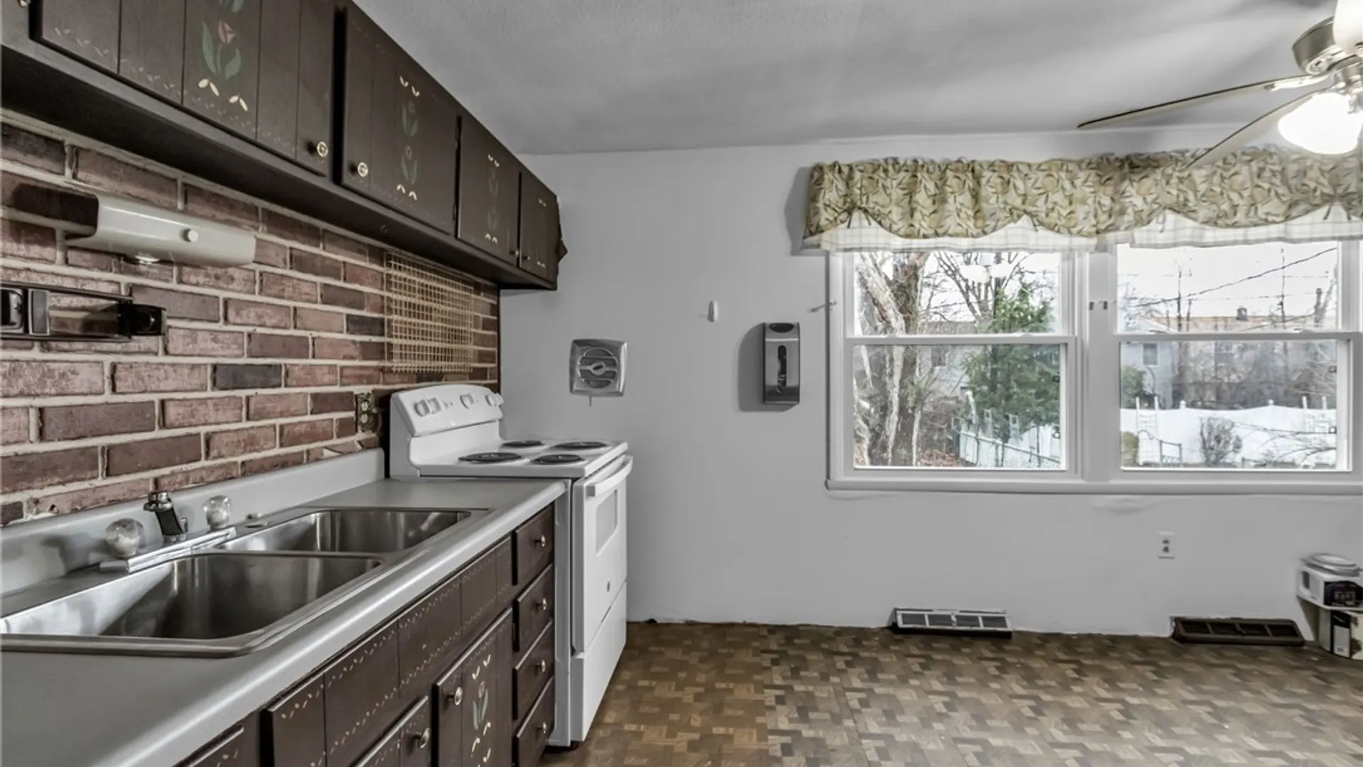 Property at 108 Toulon Drive, Cheektowaga, NY 14227 13