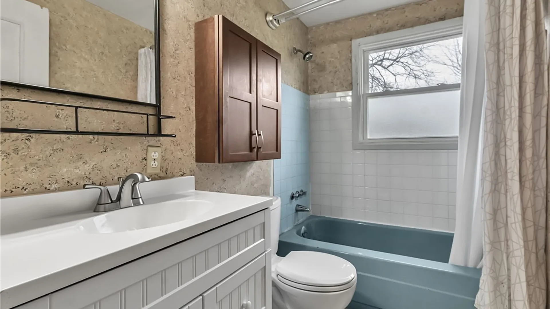 Property at 108 Toulon Drive, Cheektowaga, NY 14227 14