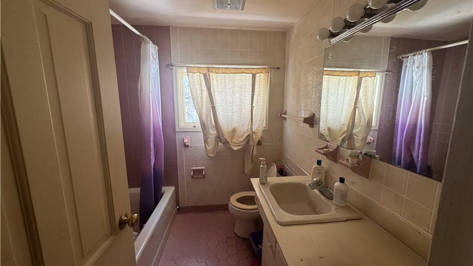 Property at 141 Ledgerock Lane, Brighton, NY 14618 13