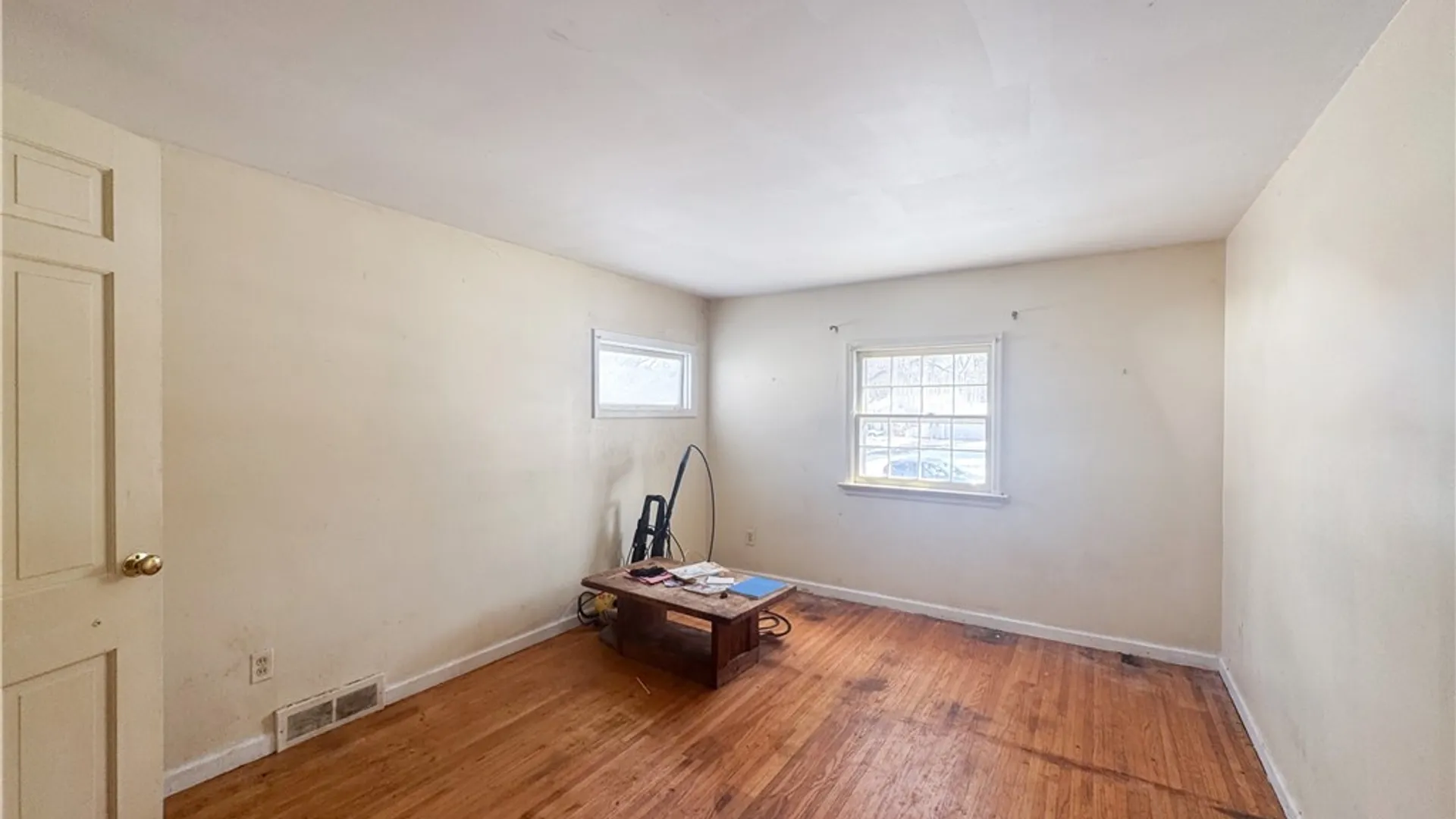 Property at 141 Ledgerock Lane, Brighton, NY 14618 16