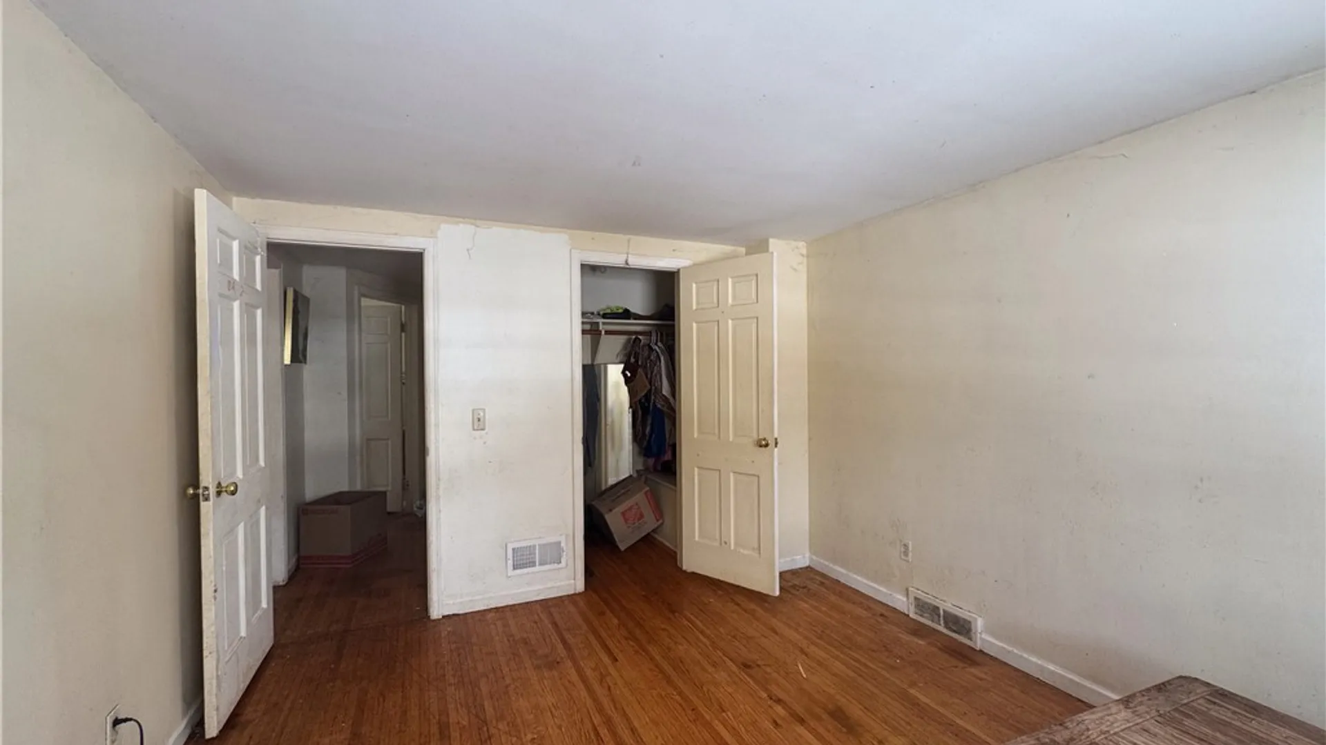 Property at 141 Ledgerock Lane, Brighton, NY 14618 17