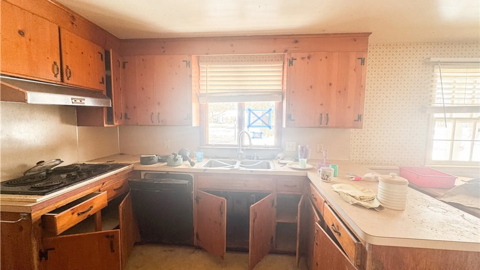 Property at 141 Ledgerock Lane, Brighton, NY 14618 5