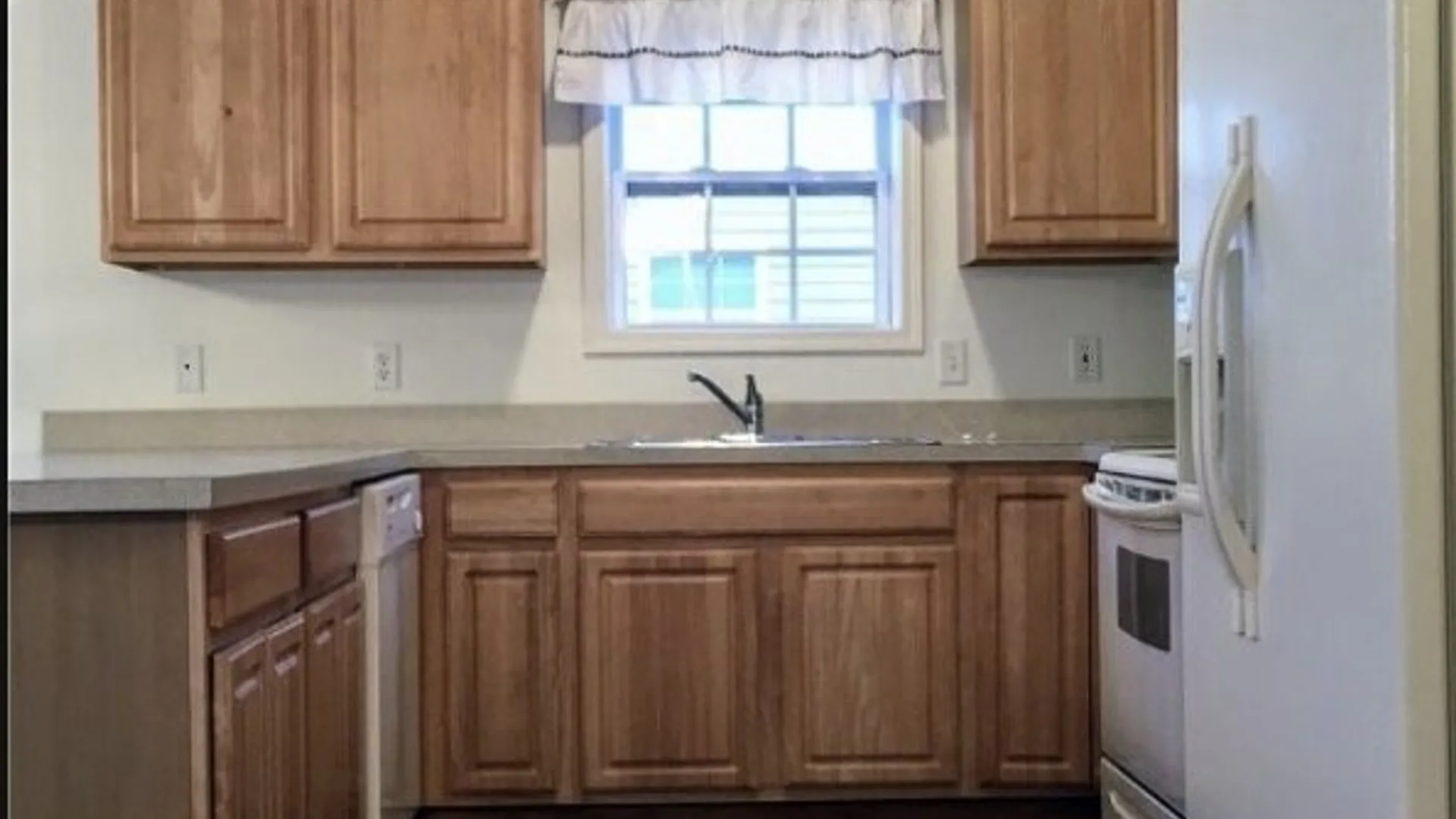 Property at 5059 Betsy Ross Way, Salina, NY 13088 3
