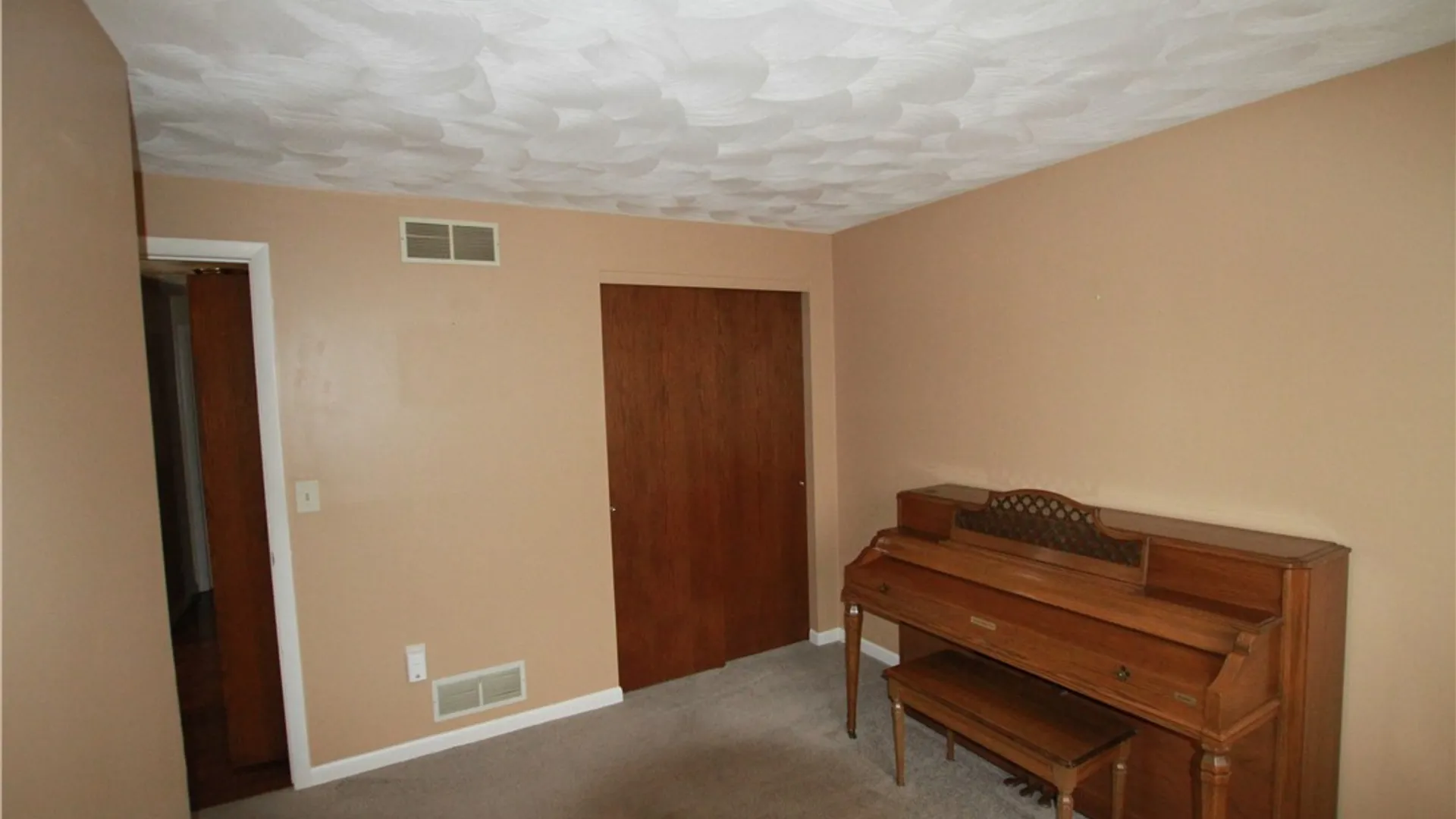 Property at 8 Foxtail Lane, Chili, NY 14514 12
