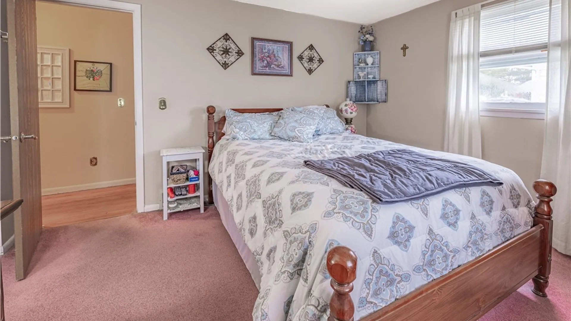Property at 9 Manor Lane, Royalton, NY 14105 16