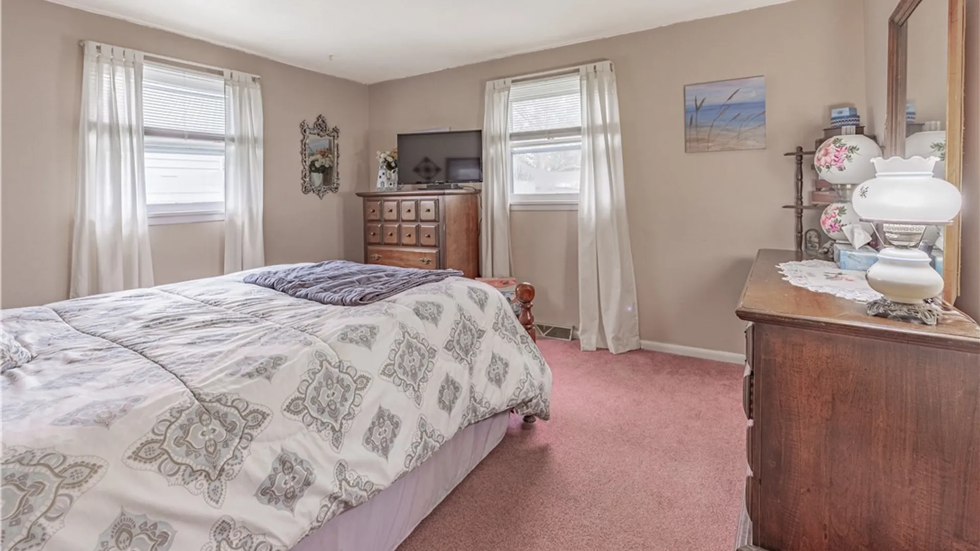 Property at 9 Manor Lane, Royalton, NY 14105 17
