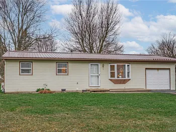 Property at 9 Manor Lane, Royalton, NY 14105