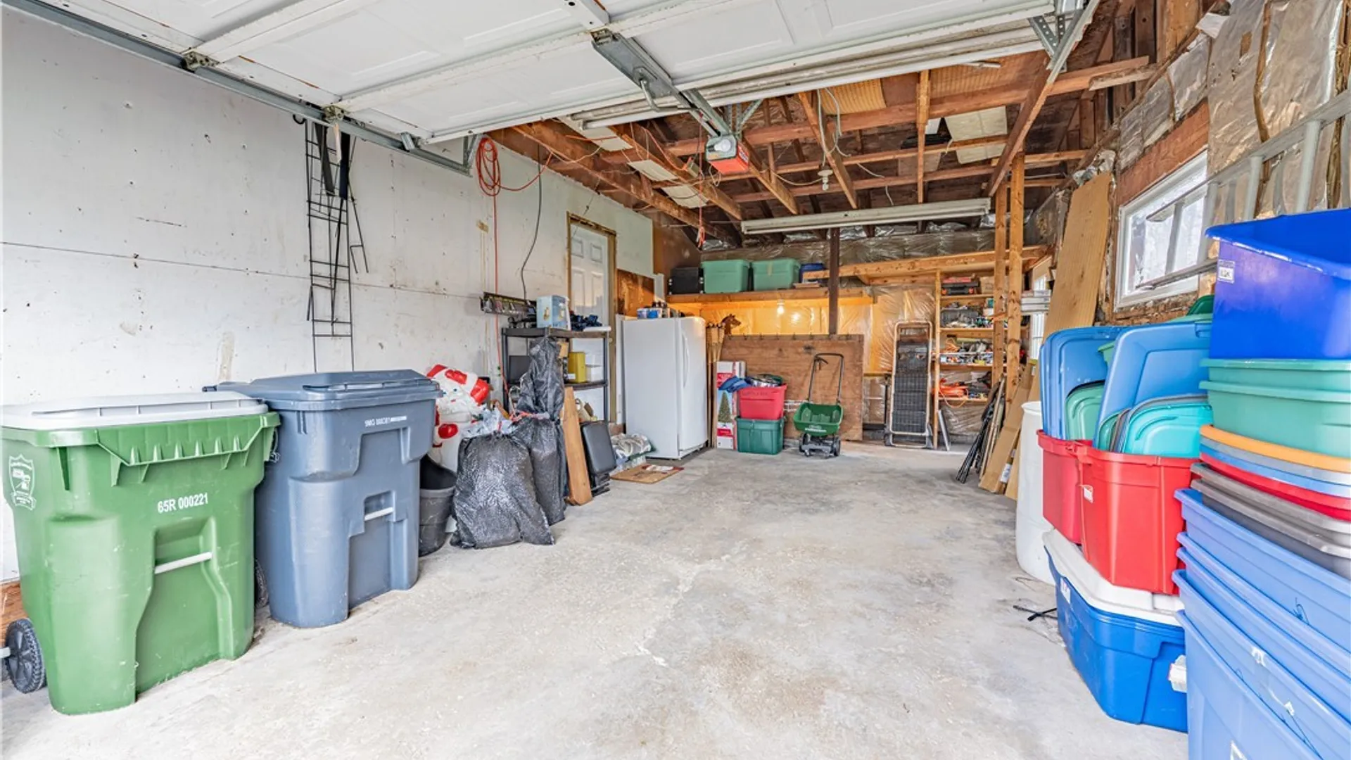 Property at 9 Manor Lane, Royalton, NY 14105 24
