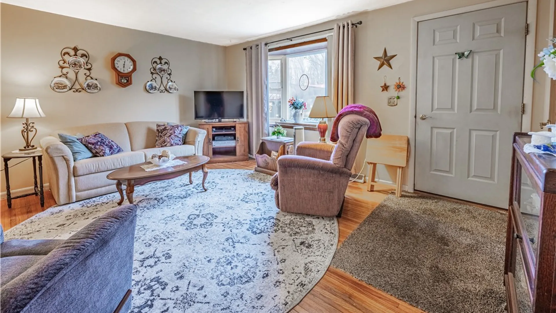Property at 9 Manor Lane, Royalton, NY 14105 3