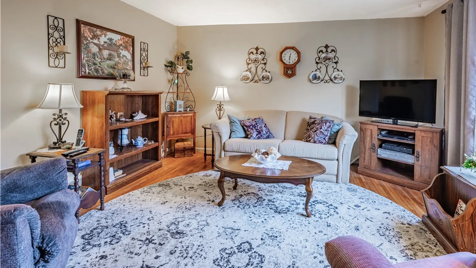 Property at 9 Manor Lane, Royalton, NY 14105 4