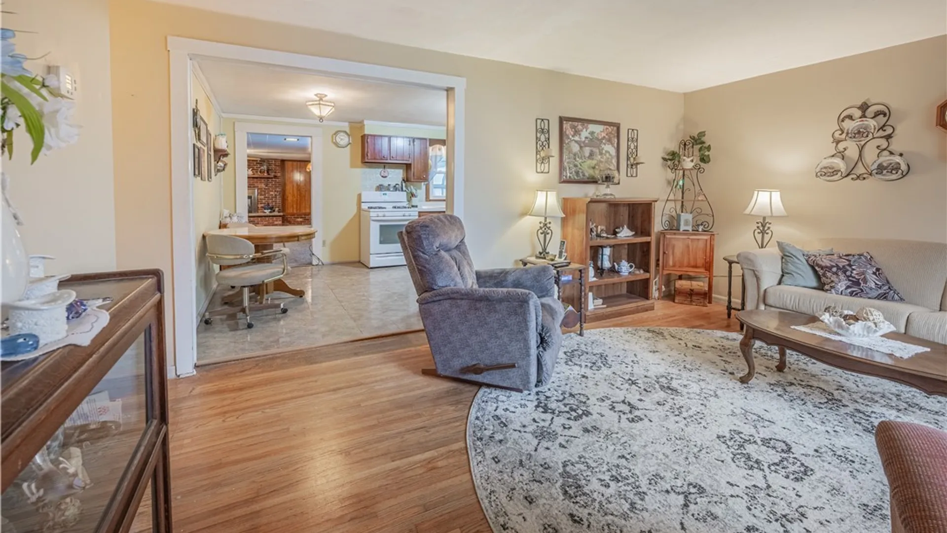 Property at 9 Manor Lane, Royalton, NY 14105 5