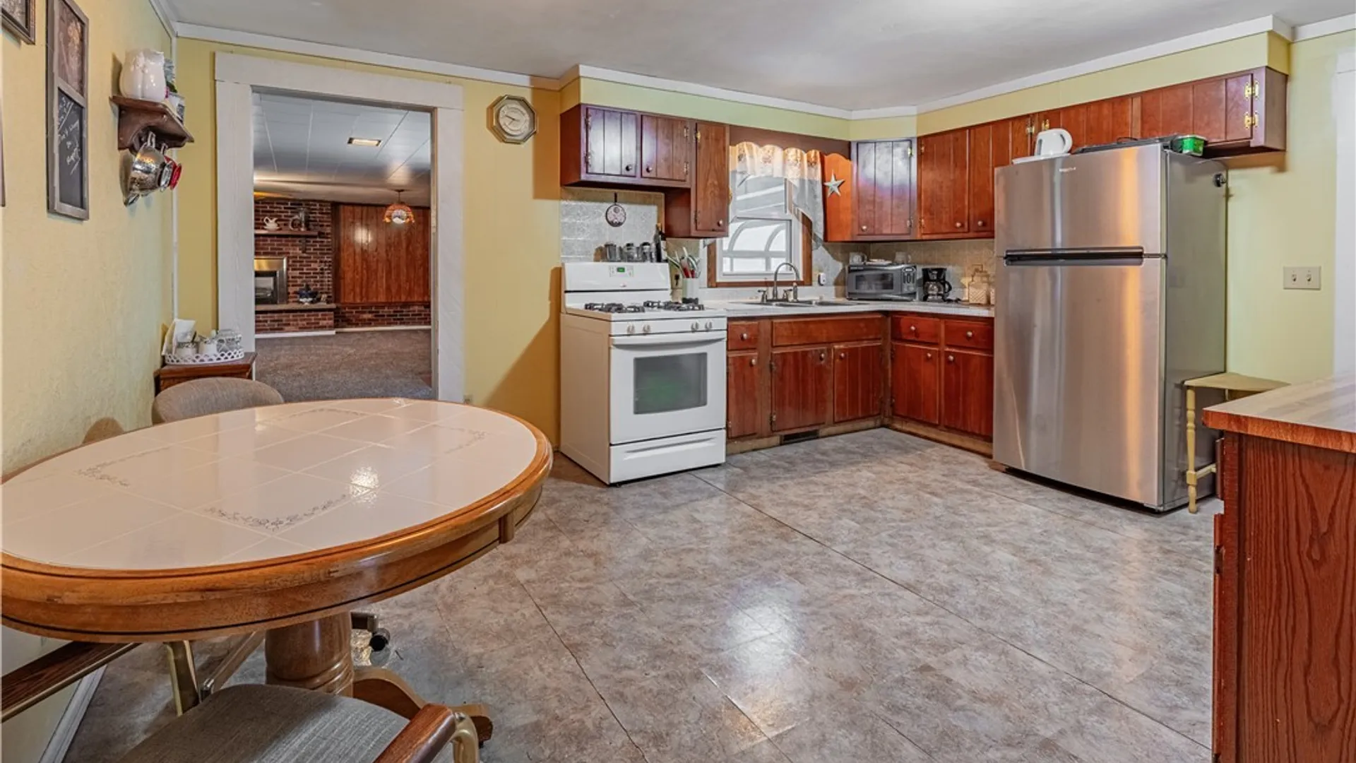 Property at 9 Manor Lane, Royalton, NY 14105 6