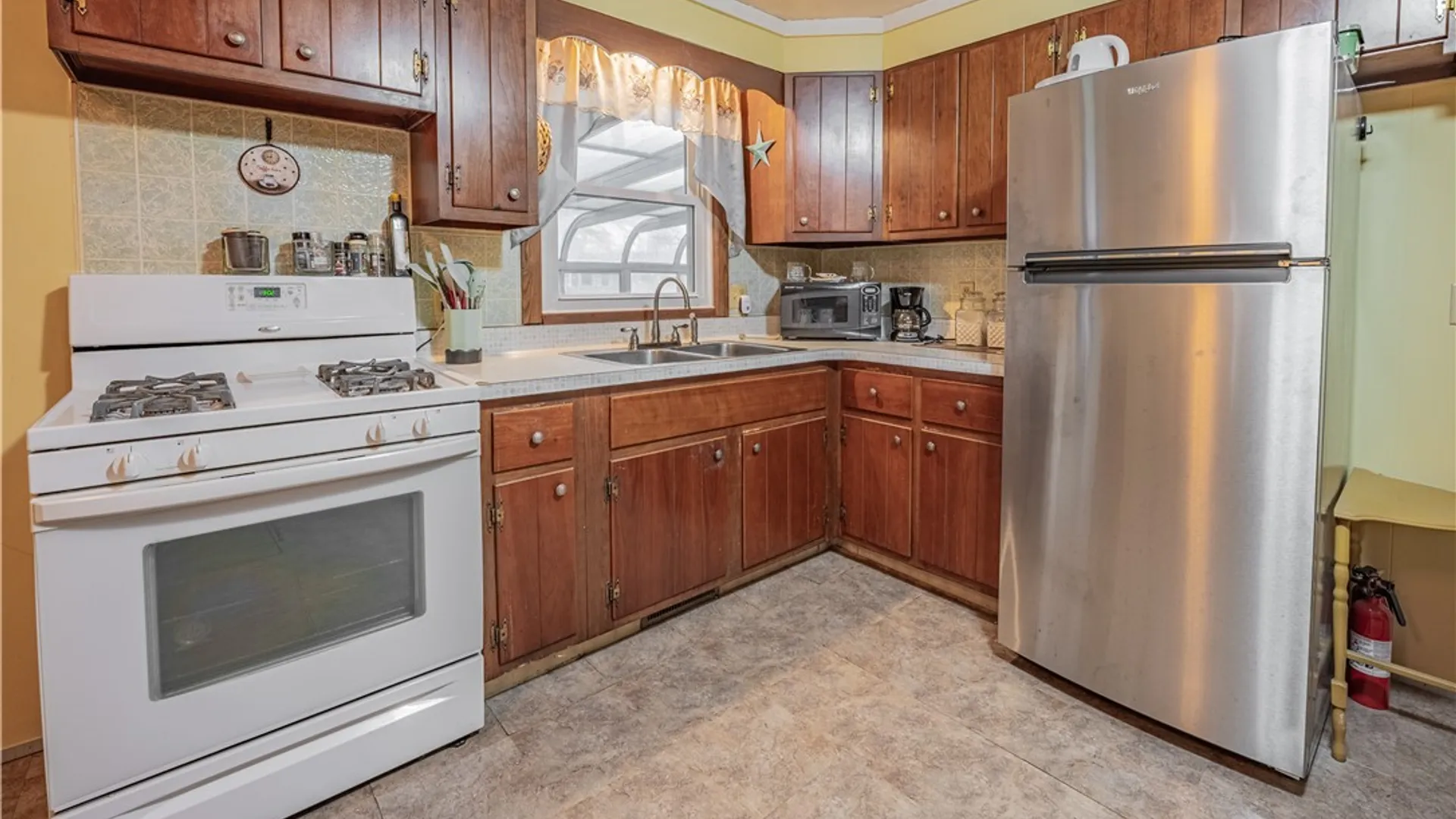 Property at 9 Manor Lane, Royalton, NY 14105 7
