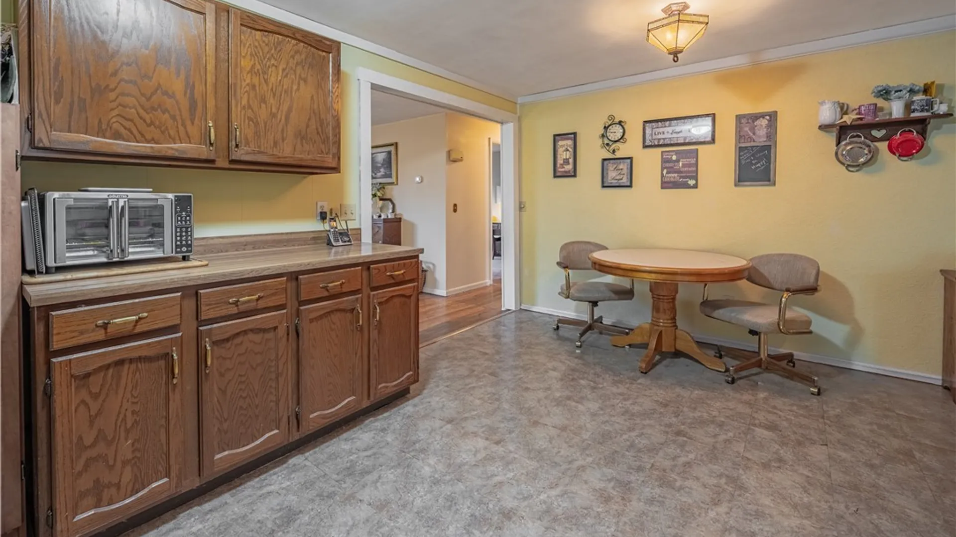 Property at 9 Manor Lane, Royalton, NY 14105 9