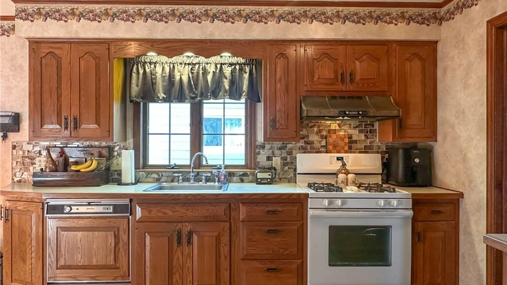 Property at 3 Glendale Place, Herkimer, NY 13350 9