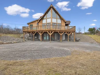 4000 Bishop Hill Road, Marcellus, NY 13108