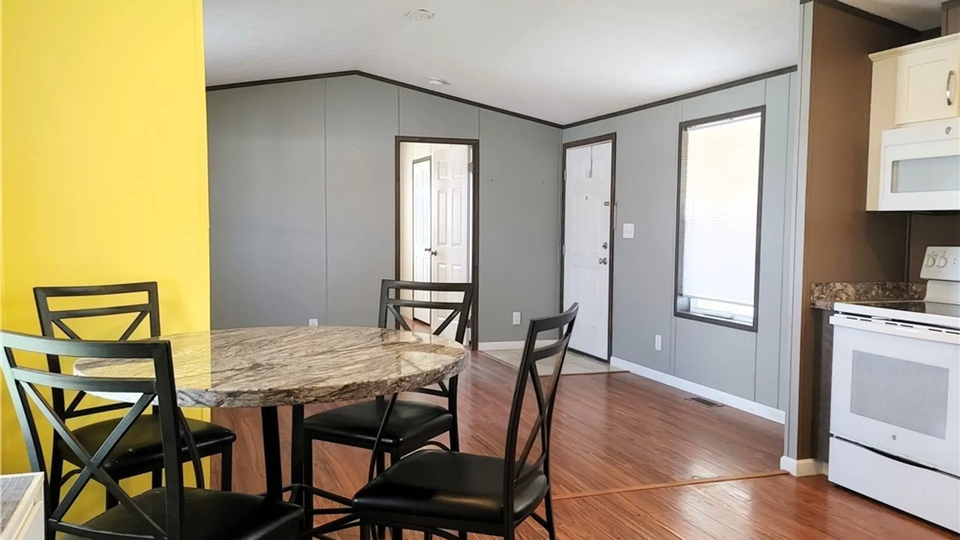 Property at 546 C, Niagara Falls, NY 14304 14