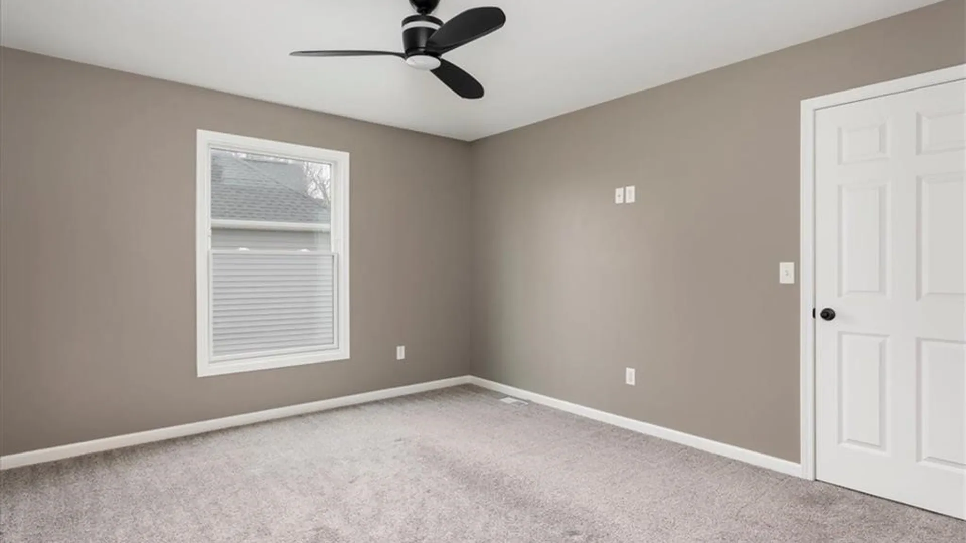 Property at 5484 Marguerites Way, Clarence, NY 14031 24