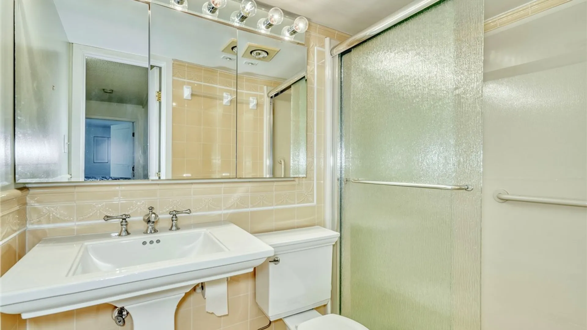 Property at 1400 East Avenue, Rochester, NY 14610 19